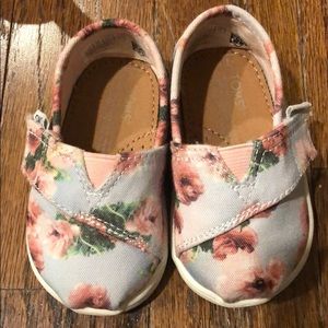 Toms baby shoes size T4